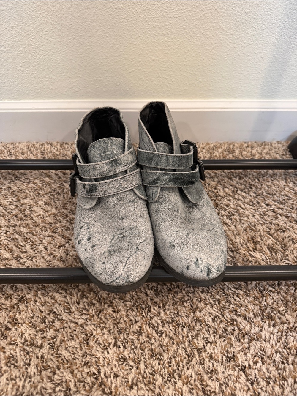 Volcom Girls' Gray Distressed Ankle Boots with Double Strap